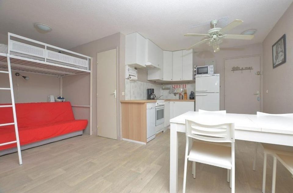 Appartement P2 cabine au Grau du Roi à 150m de la plage et parking privé ! Cabin in Le Grau-du-Roi