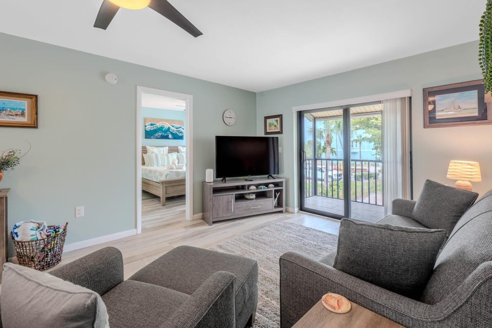 Bac Bay #223 by Sun Palace Vacations Apartment in Estero Island