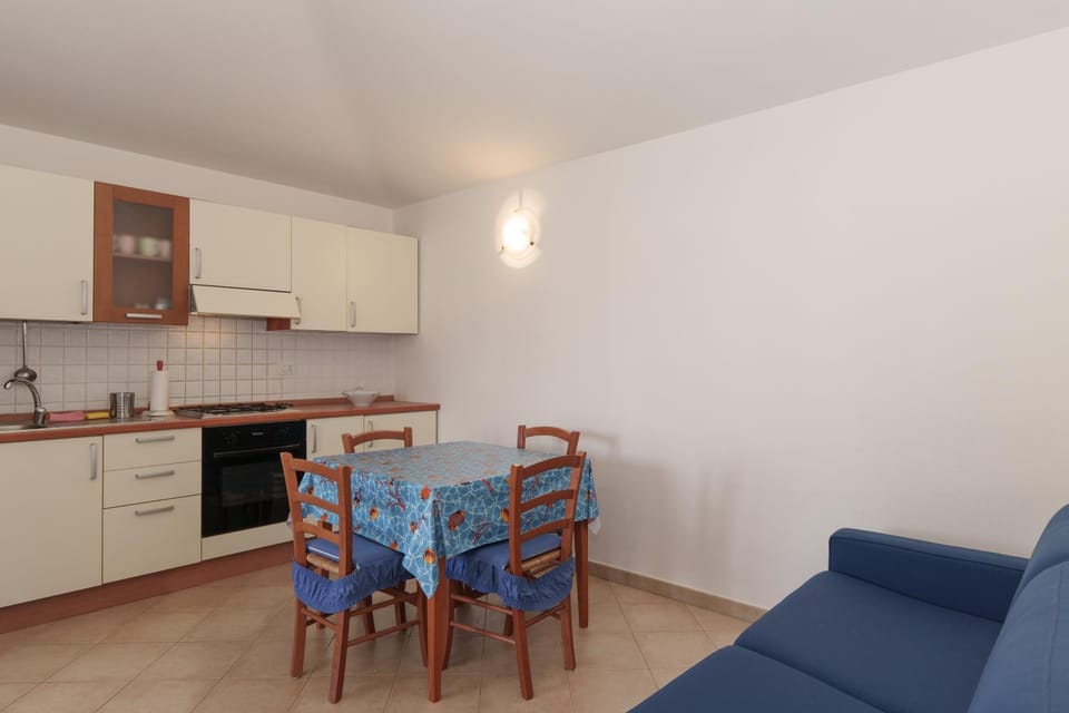 Property building, Kitchen or kitchenette, Living room