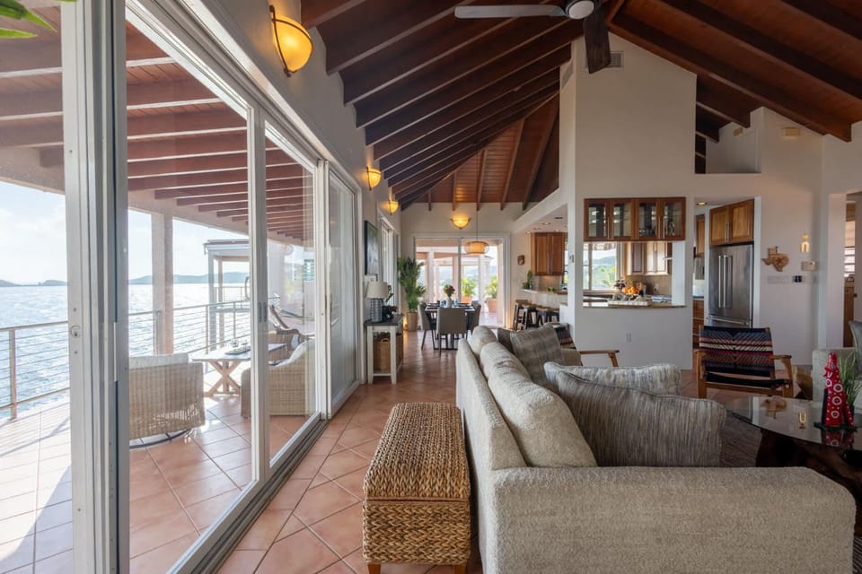Cliffside Private Luxury Pool Estate Villa in Virgin Islands (U.S.)