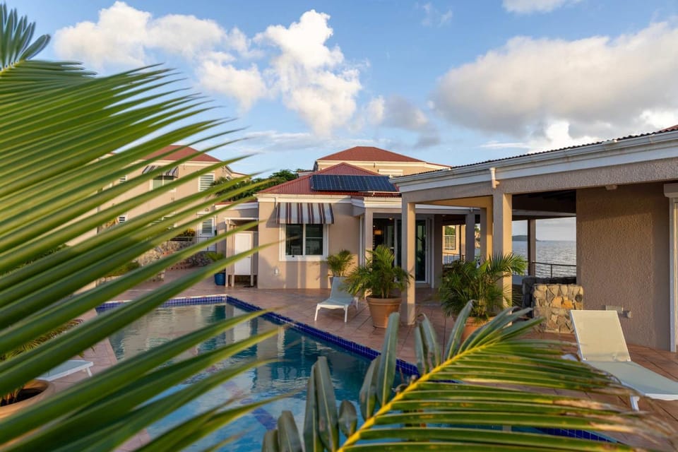 Cliffside Private Luxury Pool Estate Villa in Virgin Islands (U.S.)