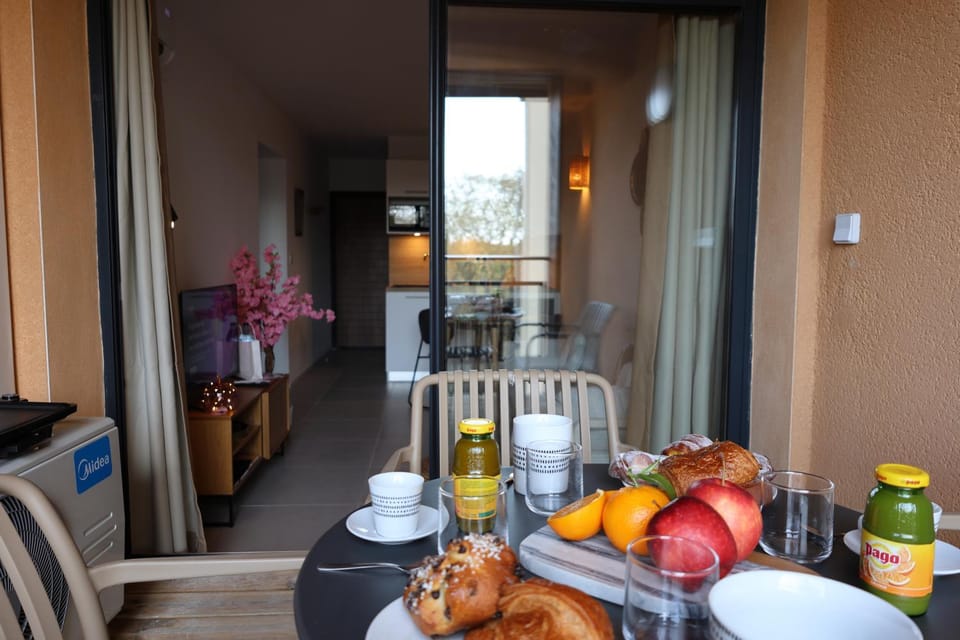 Patio, Balcony/Terrace, Breakfast, air conditioner