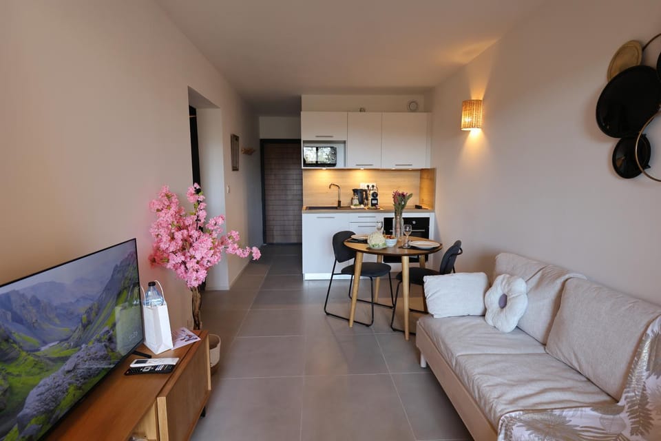 TV and multimedia, Living room, Dining area, kitchen