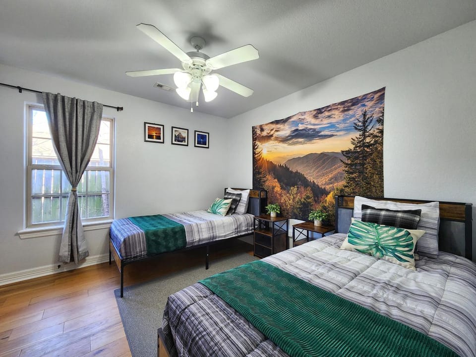 4BR Home - Central to University of Arkansas & Walmart HQ - I-49 Access House in Springdale