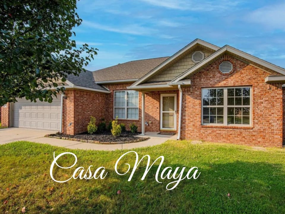 4BR Home - Central to University of Arkansas & Walmart HQ - I-49 Access House in Springdale