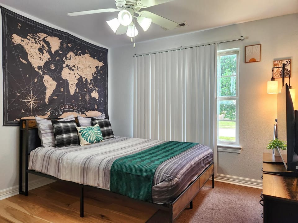 4BR Home - Central to University of Arkansas & Walmart HQ - I-49 Access House in Springdale