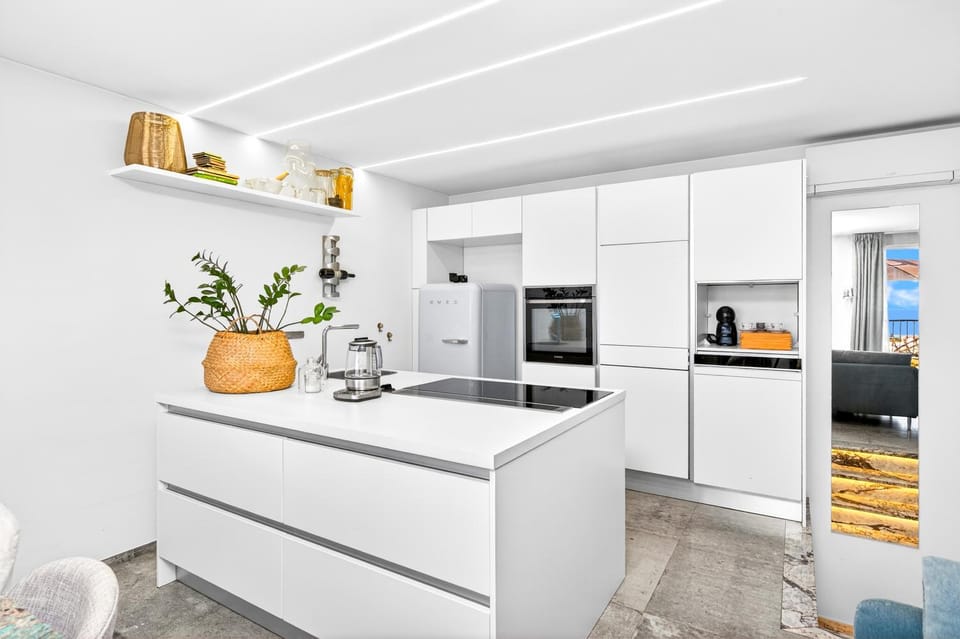 Communal lounge/ TV room, Living room, stove, kitchen