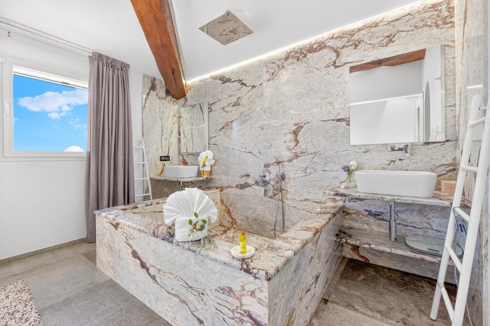 Bathroom, Bedroom, Bath