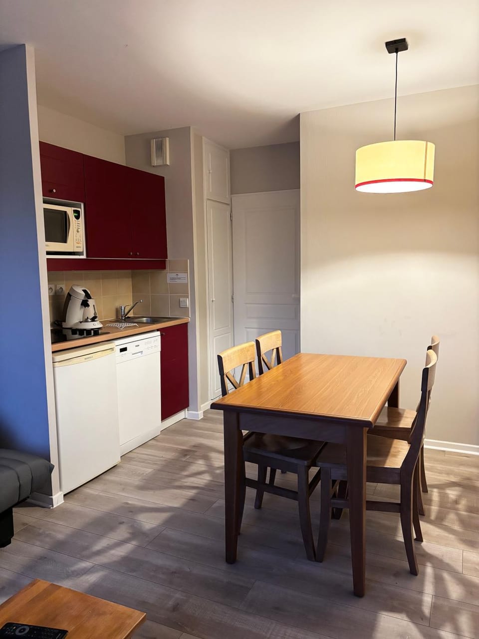 Appartement Vue Lac & Piscine, Terrasse Privée, Résidence Mondésir Apartment in Nouvelle-Aquitaine