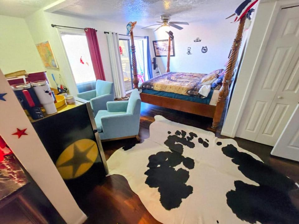 Captain Eric's Fishing Lodge Clear Lake JSC SCH House in Nassau Bay