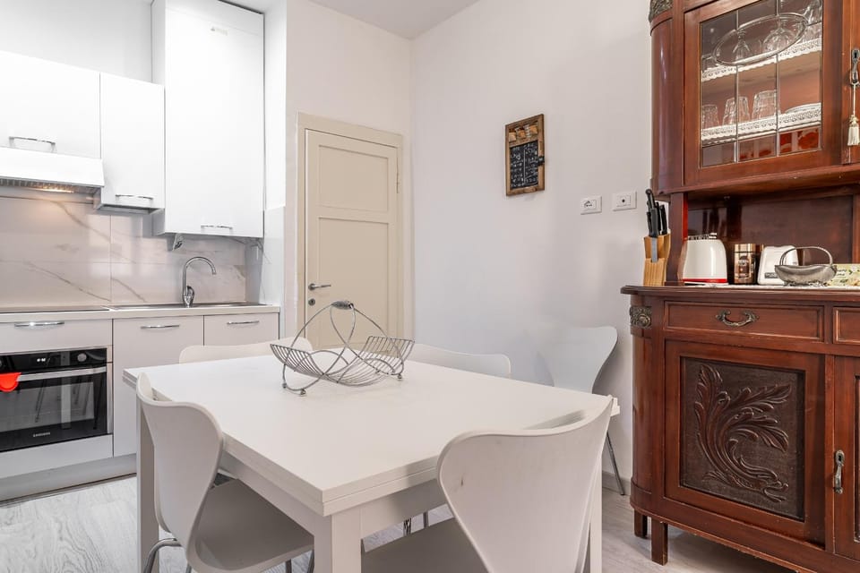 Property building, Kitchen or kitchenette, Living room