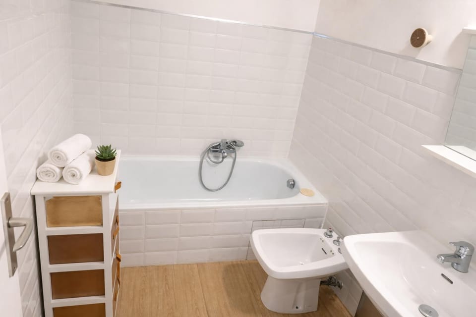 Appartement traversant lumineux avec deux balcons - proche Cannes Apartment in French Riviera