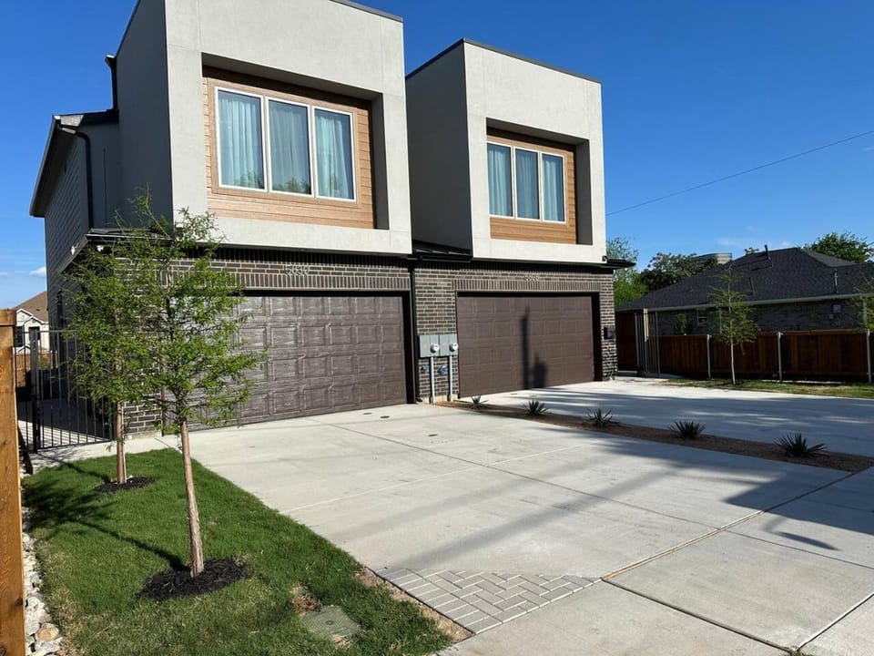 Spacious 3BR|2.5BA Near UTSW | Garage + Patio House in Dallas