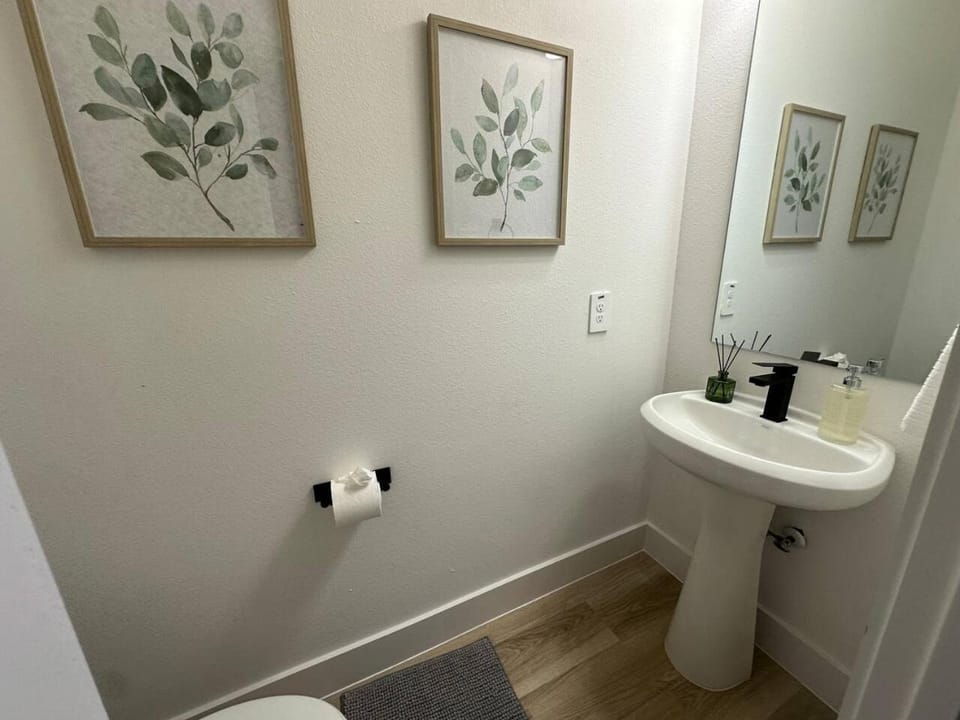 Spacious 3BR|2.5BA Near UTSW | Garage + Patio House in Dallas