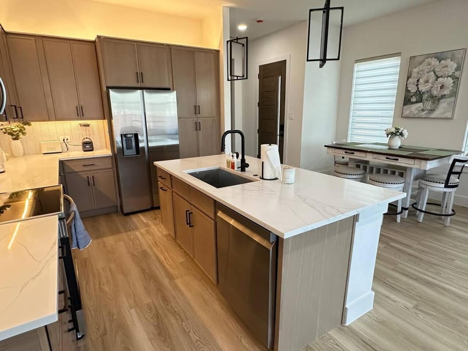 Spacious 3BR|2.5BA Near UTSW | Garage + Patio House in Dallas