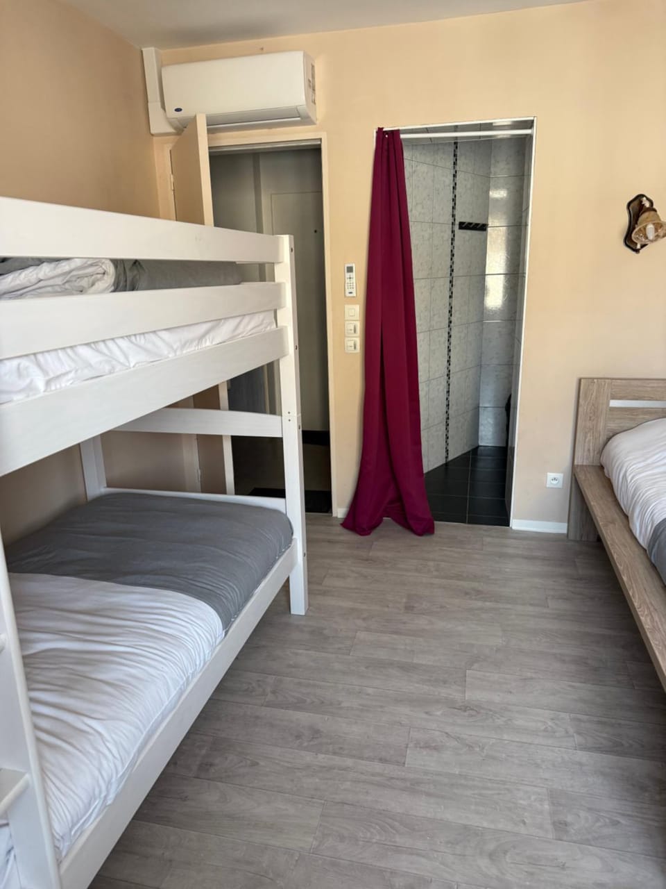 Chambre Double et Lits Superposés Bed and Breakfast in Grand Est