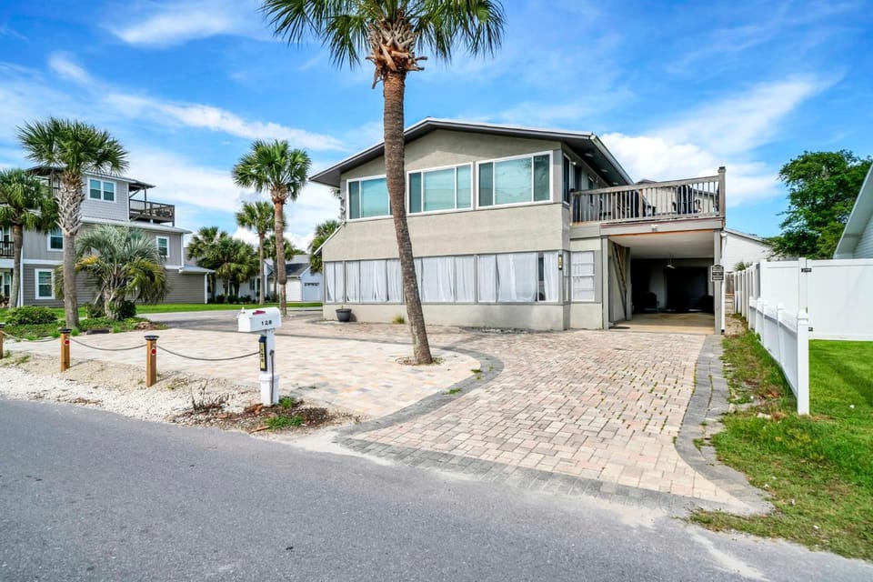 Coconut Breeze House in Sunnyside