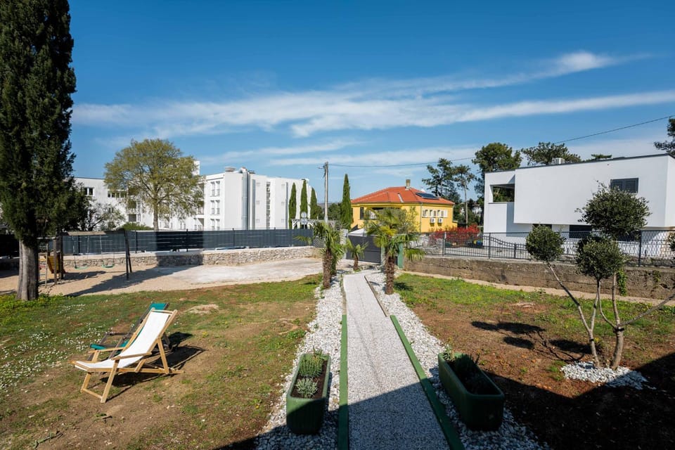 Garden, Garden view