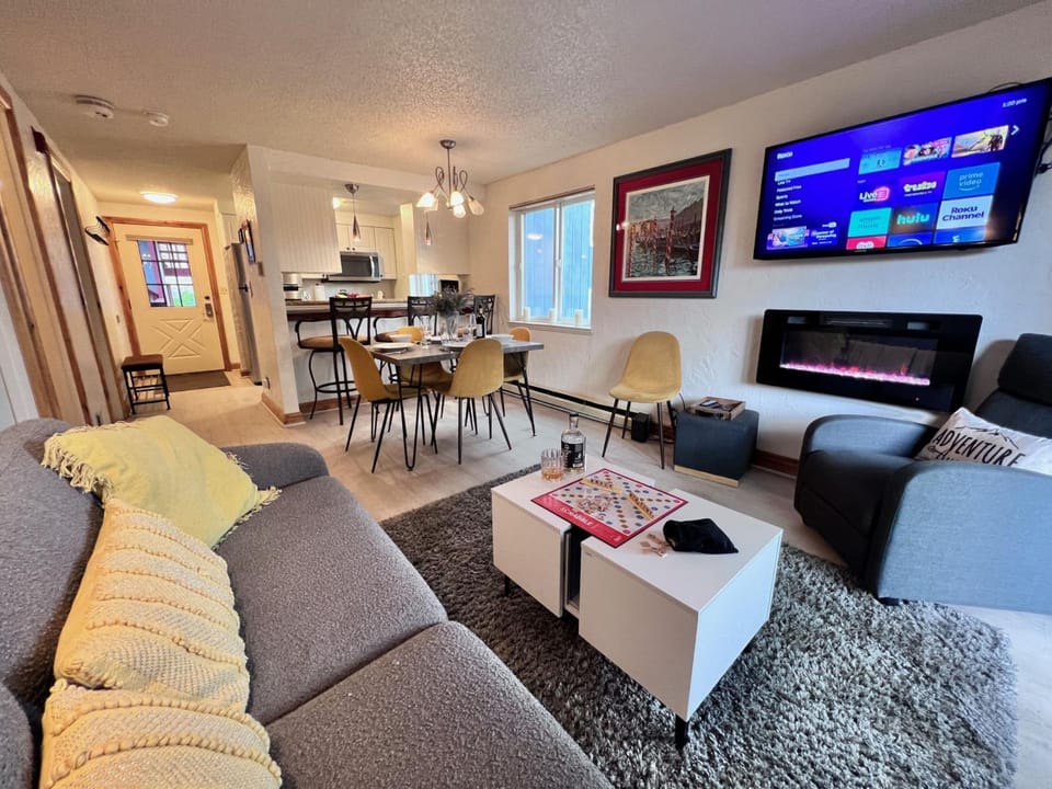 Communal lounge/ TV room, Living room