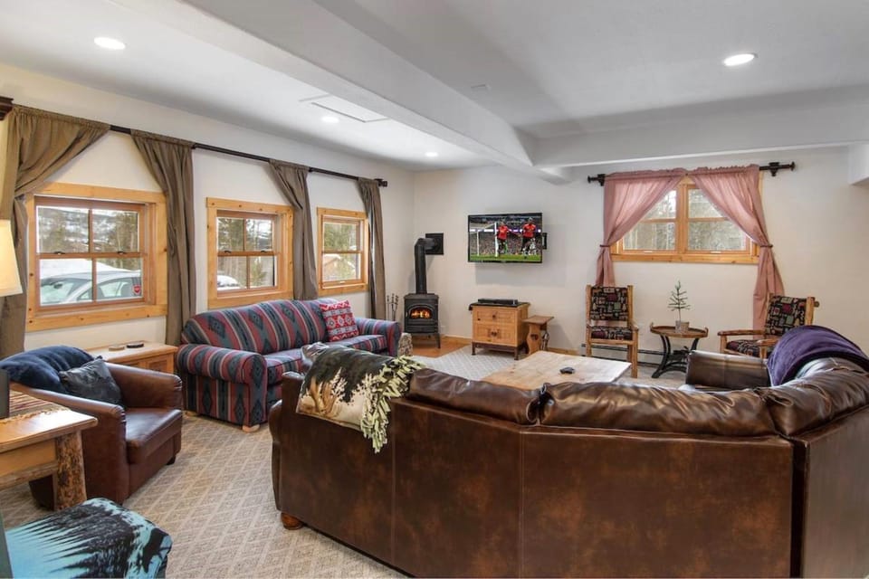 Communal lounge/ TV room, Living room