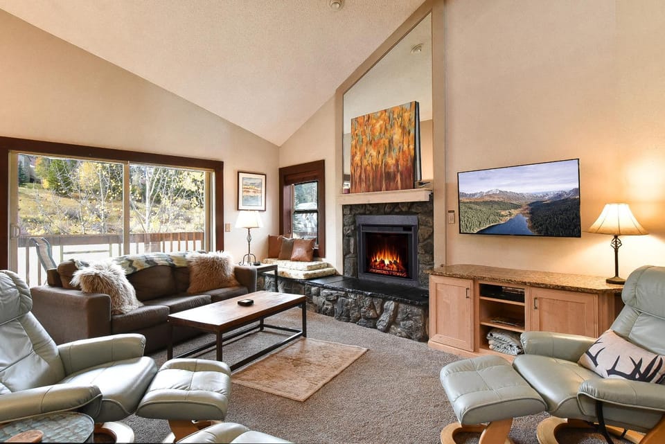 Communal lounge/ TV room, Living room