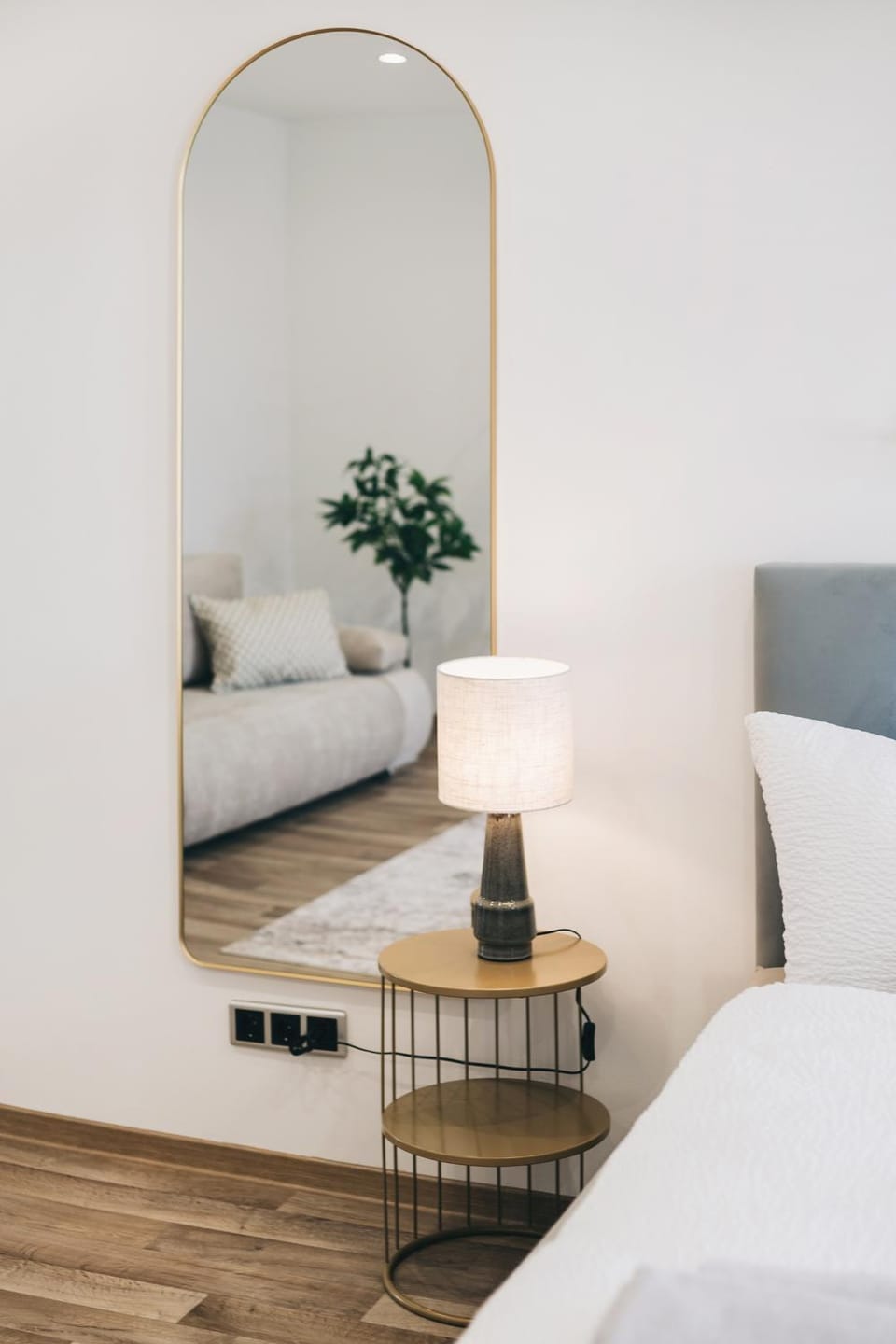 Bed, Photo of the whole room, Seating area, Bedroom