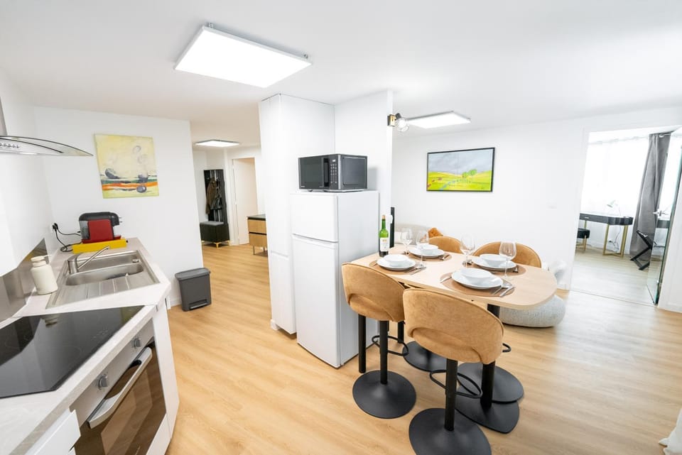 Dining area, kitchen