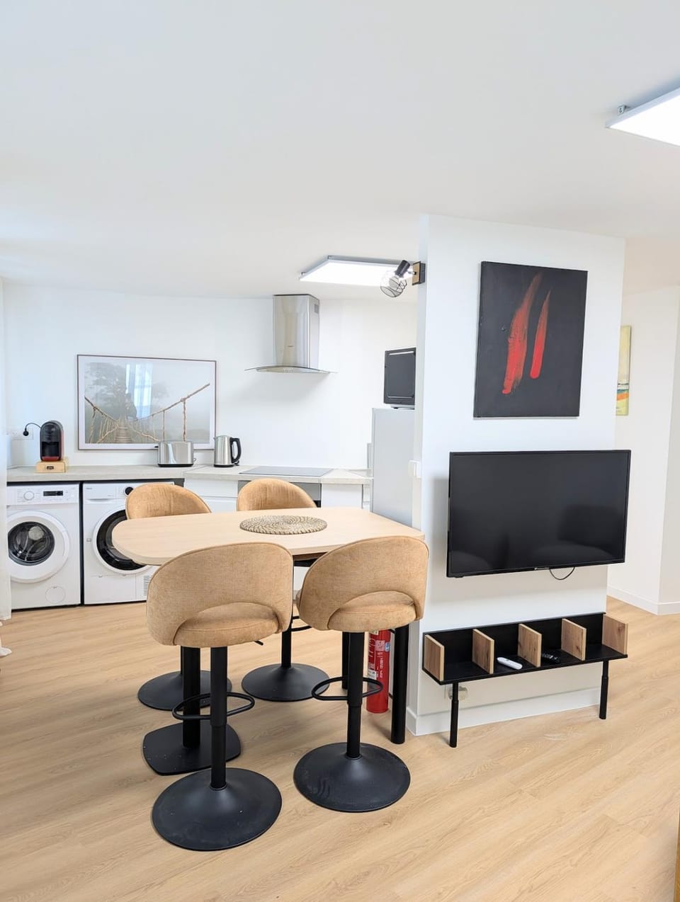 Dining area, kitchen