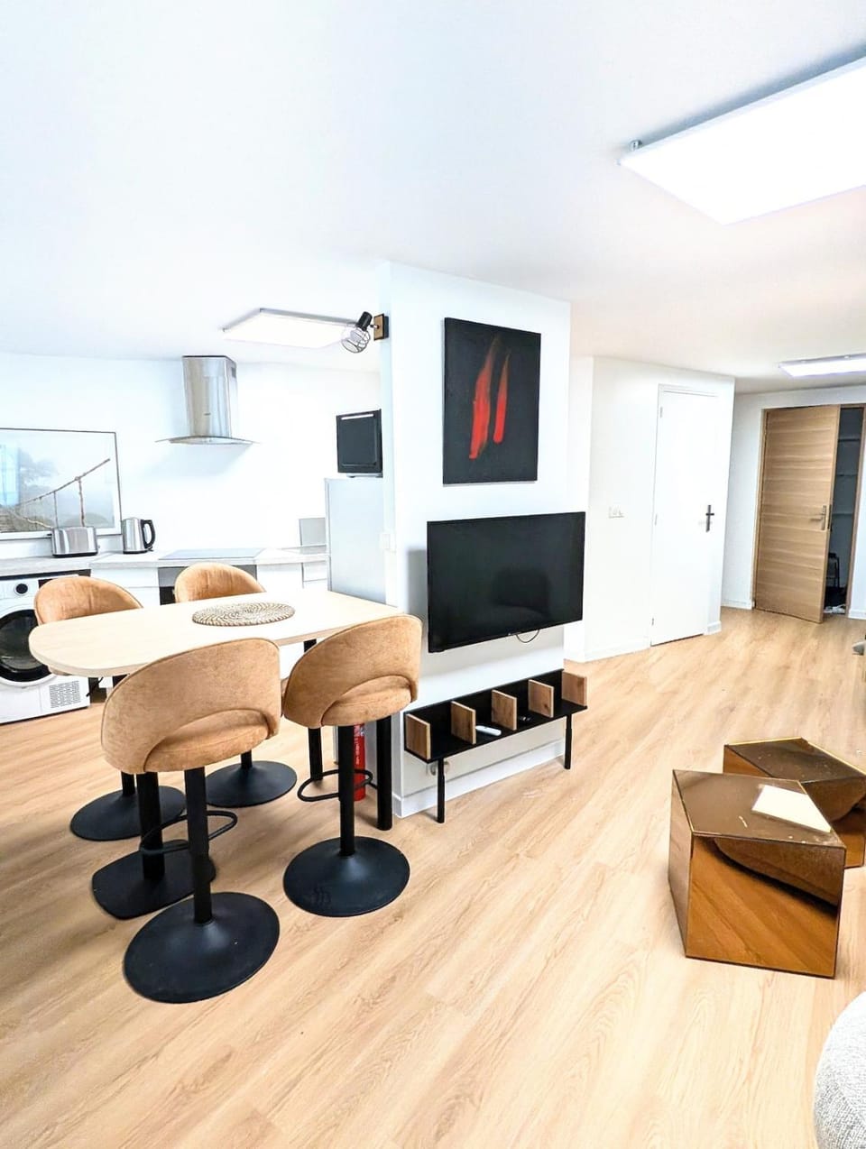 TV and multimedia, Dining area