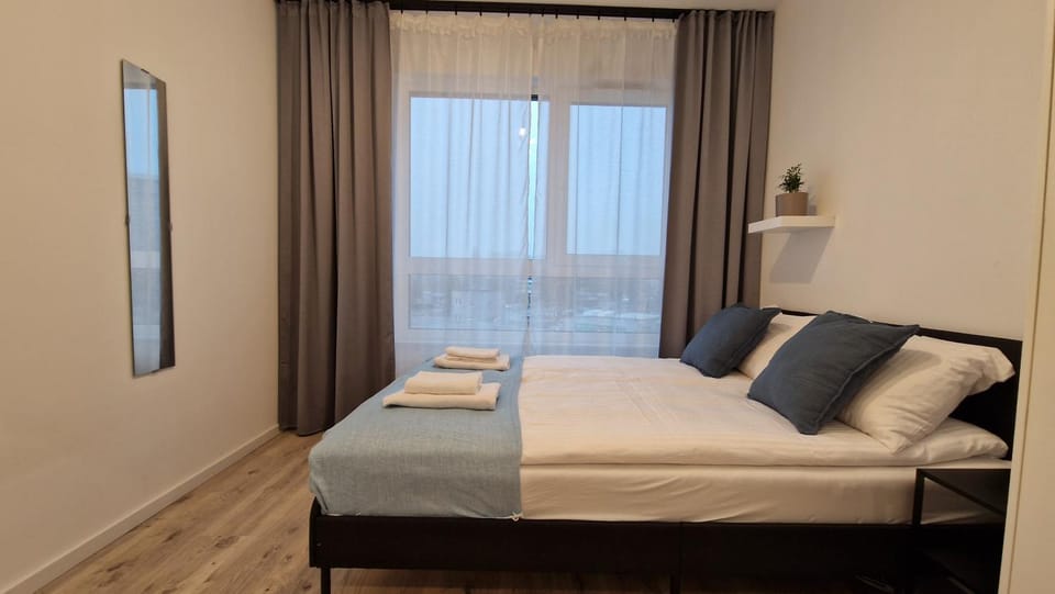 Bed, Photo of the whole room, Bedroom, towels