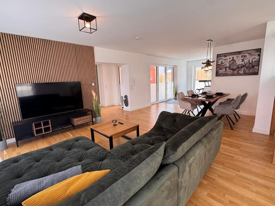 TV and multimedia, Living room, Dining area