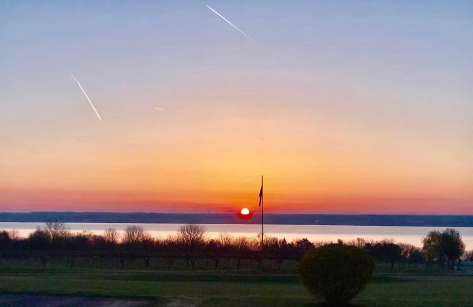 Wine Country Chalet Lake Views Fire Pit and BBQ House in Finger Lakes
