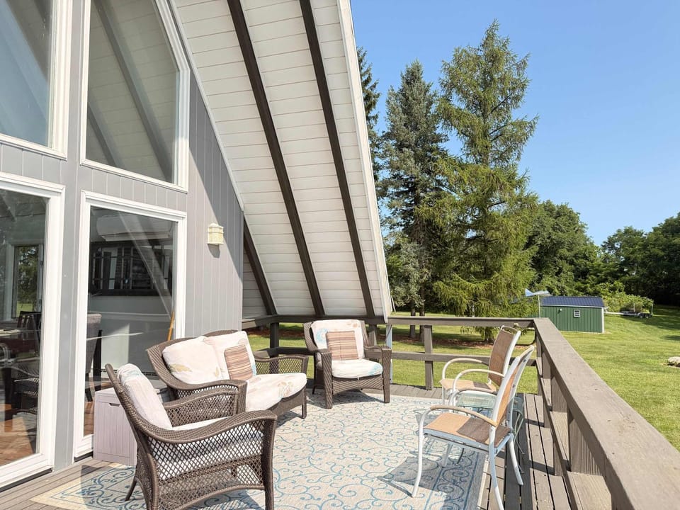 Wine Country Chalet Lake Views Fire Pit and BBQ House in Finger Lakes