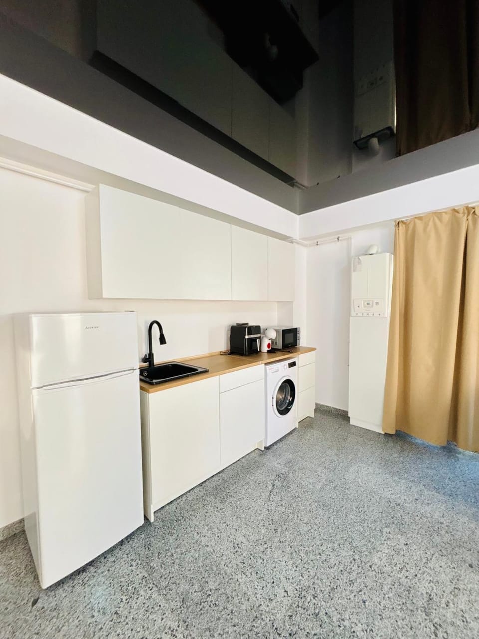 Coffee/tea facilities, Kitchen or kitchenette, washing machine