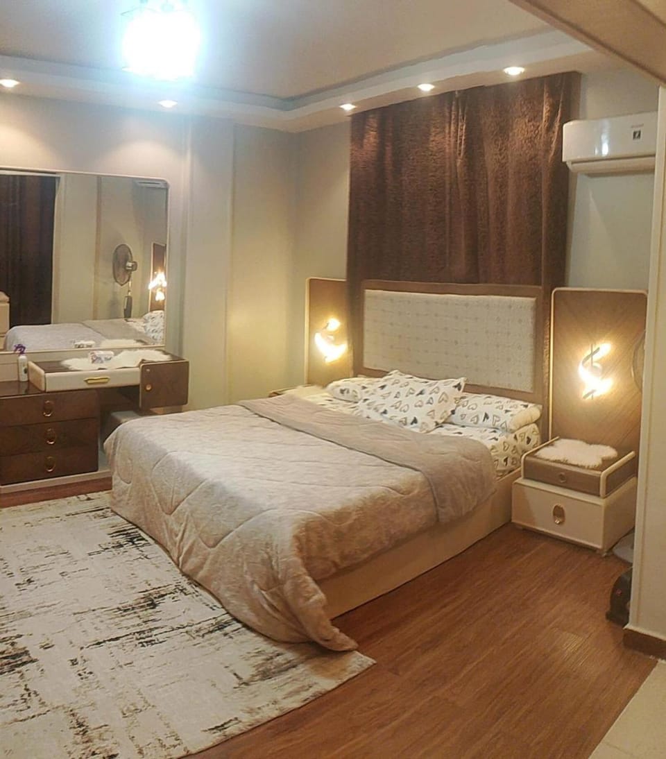 شقه راقيه مكيفه هادئه في قلب جامعه الدول العربيه المهندسين Apartment in Egypt