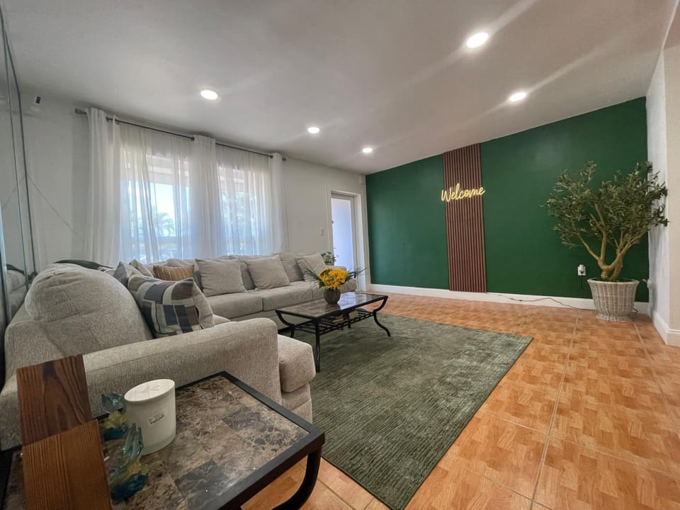 Living room, Internal: Not applicable to any particular room
