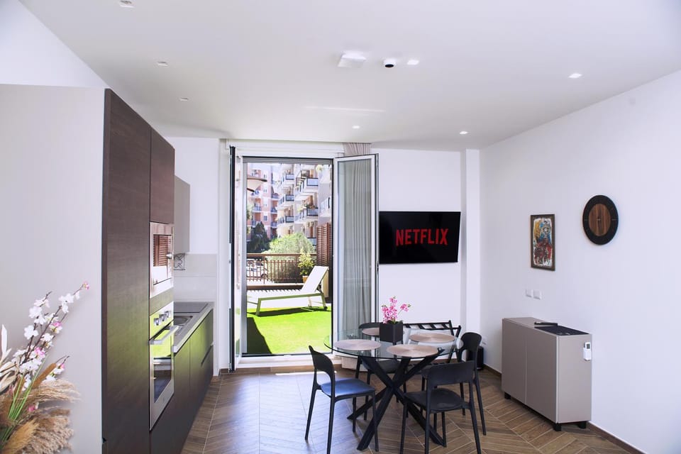 TV and multimedia, Kitchen or kitchenette, Living room, Photo of the whole room, Seating area, Dining area, Area and facilities, oven, kitchen