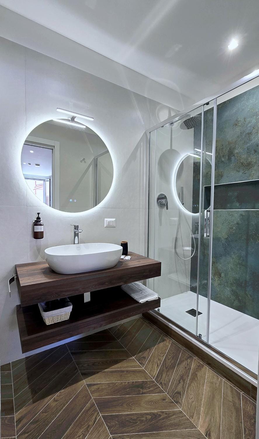Shower, Bathroom, hair dryier, towels
