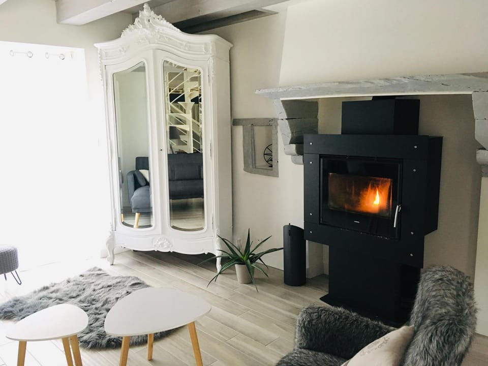 Living room, fireplace