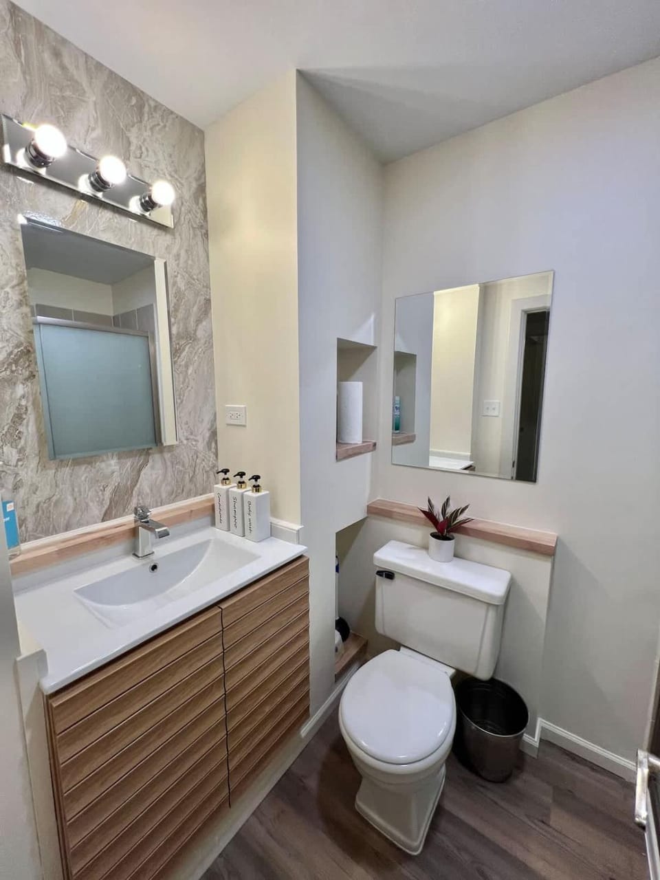 Elegant 3BR River North Escape l Free Parking Apartment in River North