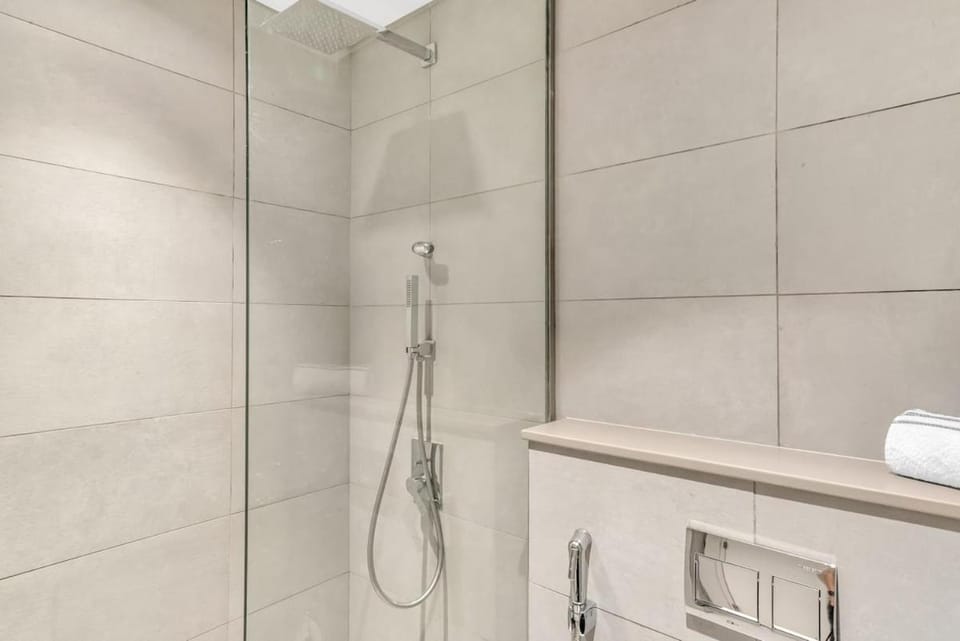 Aljada Business Studio with Balcony and Masjid and Pool Apartment in Al Sharjah
