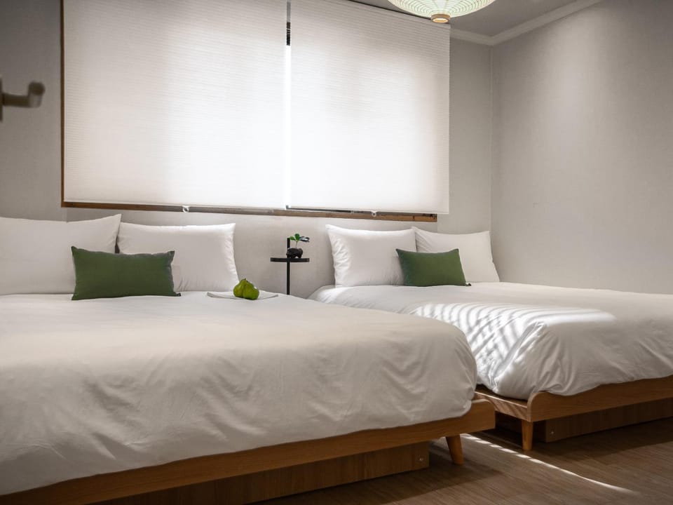 Hongdae Stay 安 3BR 4 Beds Up to 8 Guests Apartment in Seoul