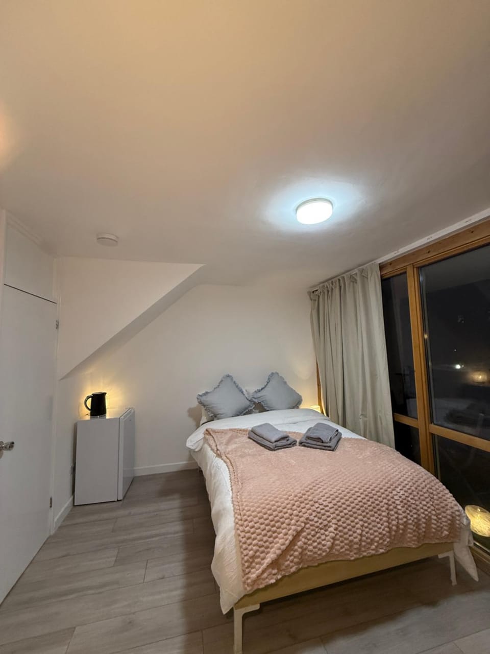 Flat 15 Plender Street -Comfortable Stay in a Quiet Area Bed and Breakfast in London Borough of Islington