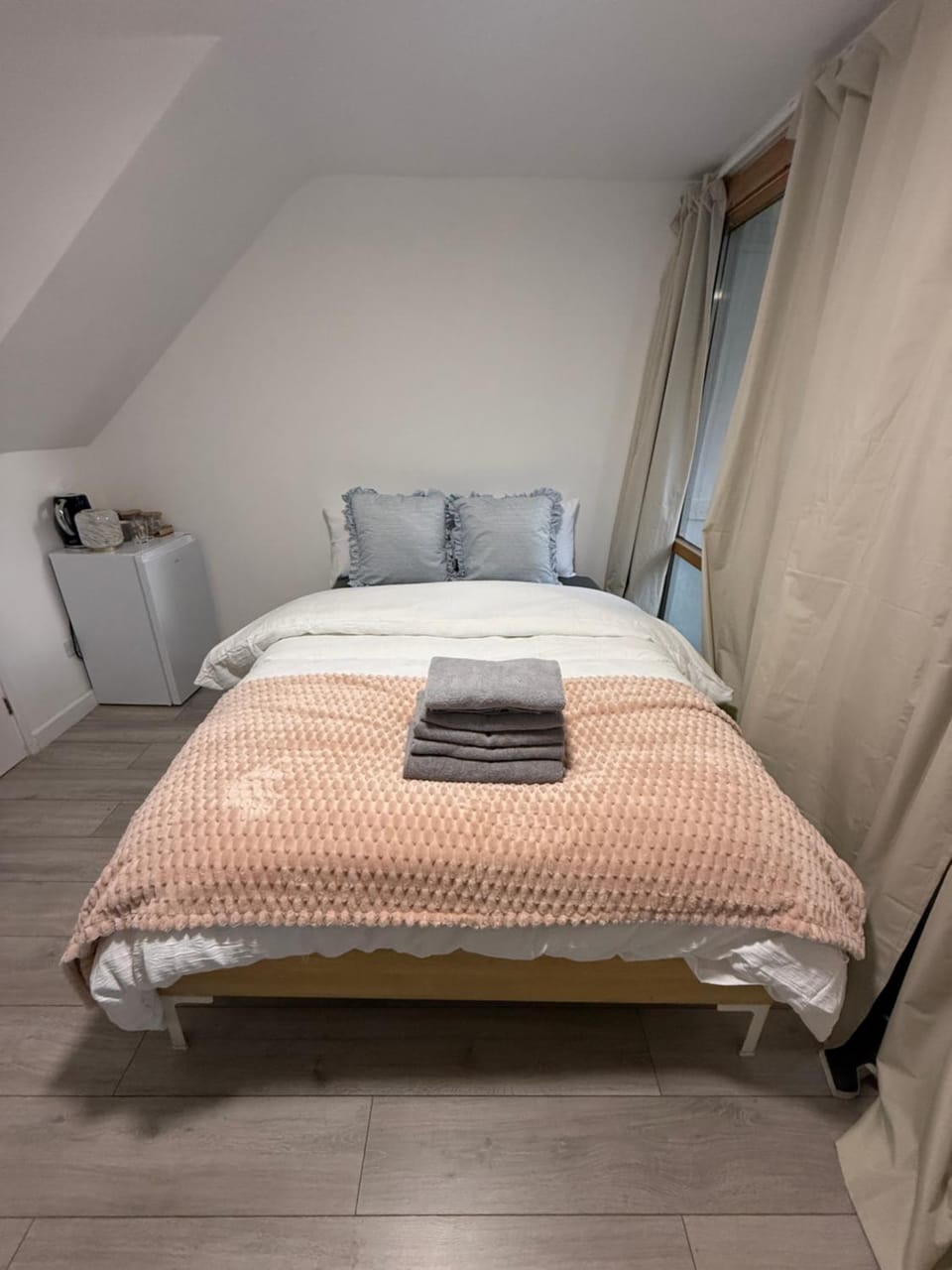 Flat 15 Plender Street -Comfortable Stay in a Quiet Area Bed and Breakfast in London Borough of Islington