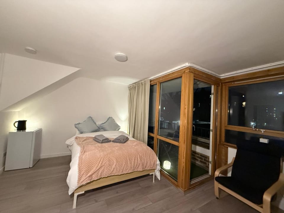 Flat 15 Plender Street -Comfortable Stay in a Quiet Area Bed and Breakfast in London Borough of Islington