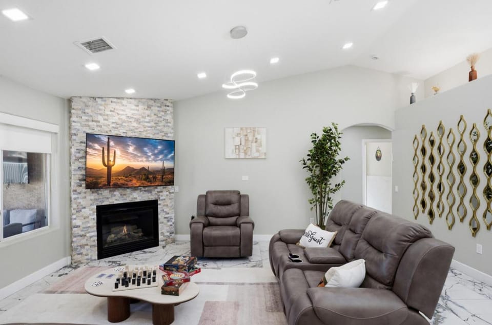 Recharge Ultimate Game Room Theater Heated Pool Villa in Casa Grande