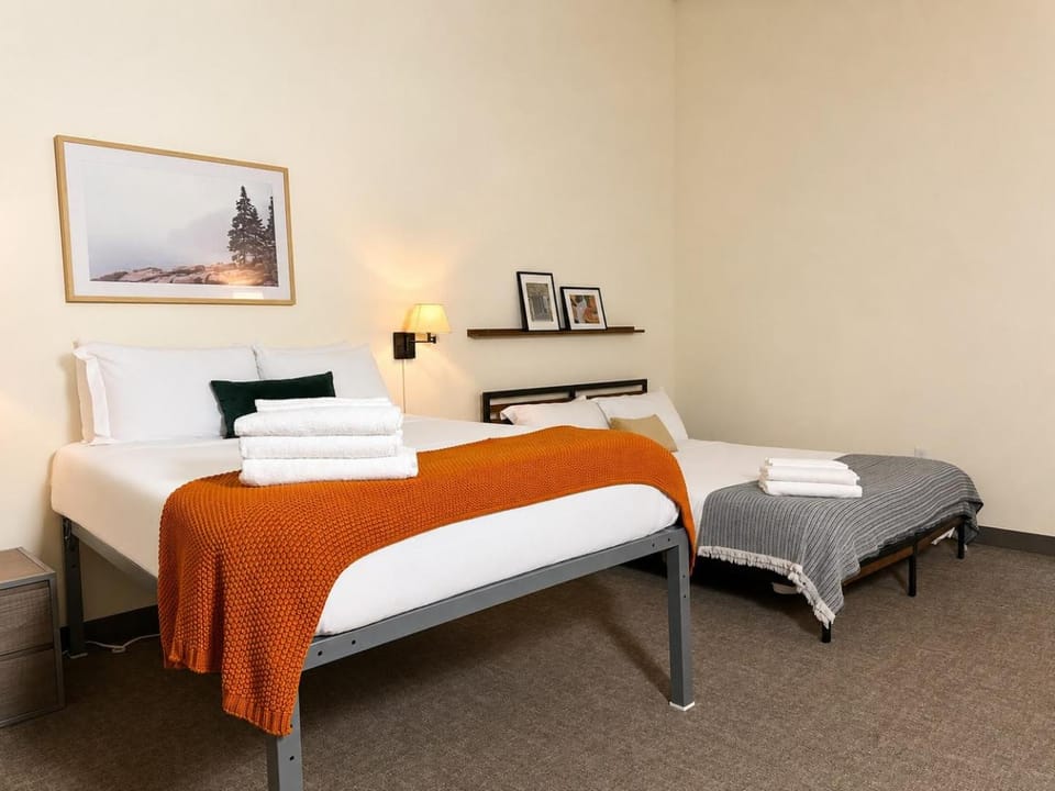 Cream City Industrial Loft Near Fiserv with Parking - Suite 3 - Sleeps 8 Apartment in Milwaukee