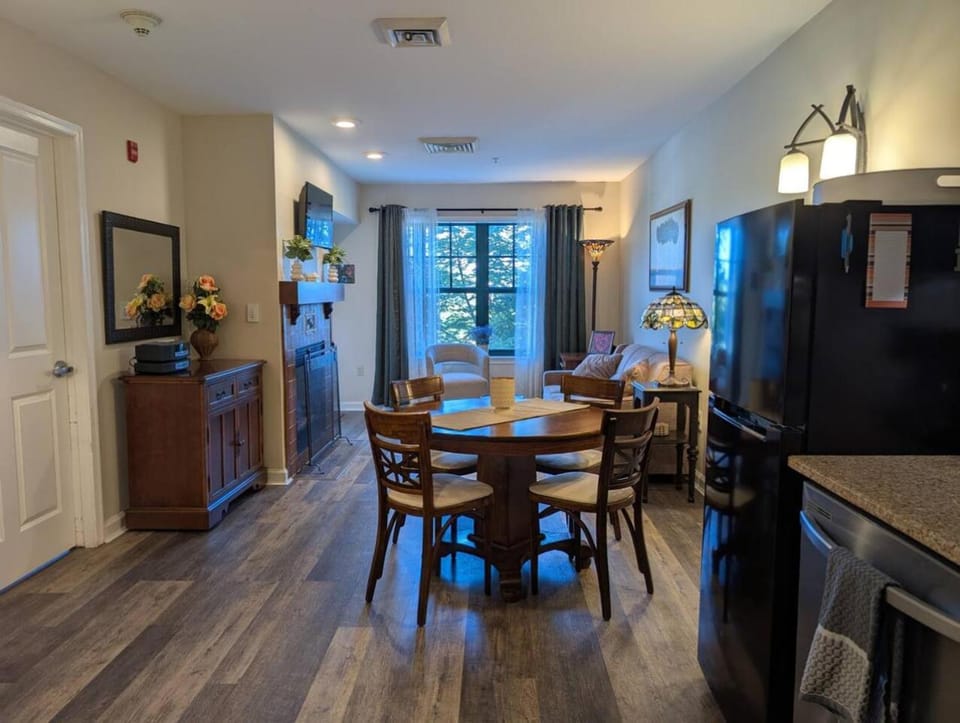 Country Charm 1 Bd Balcony Views Apartment in Vernon Township
