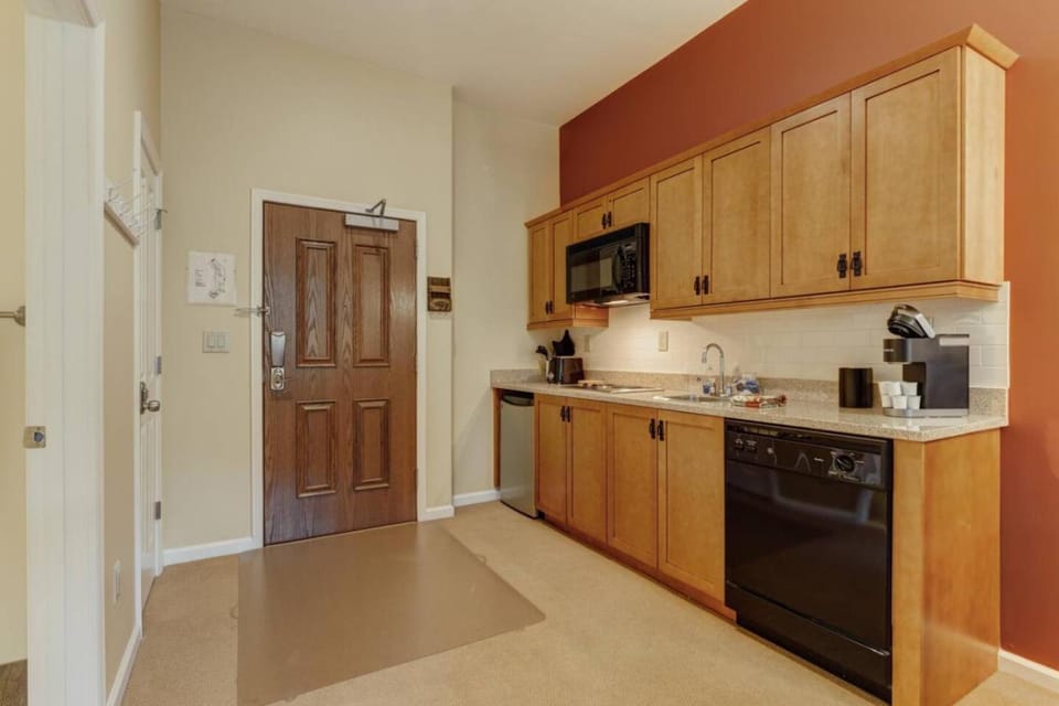 RARE 1st flr Private Ski inout access 1 Bed Apartment in Vernon Township