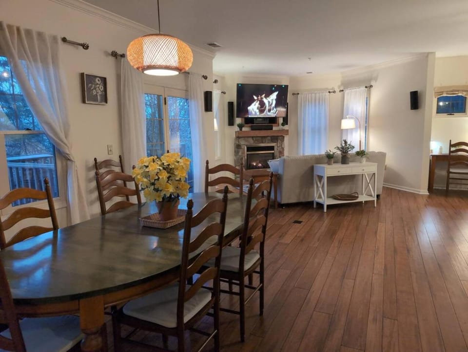 3 Bed 2 Bath on the Sanctuary side, cozy retreat Apartment in Vernon Township